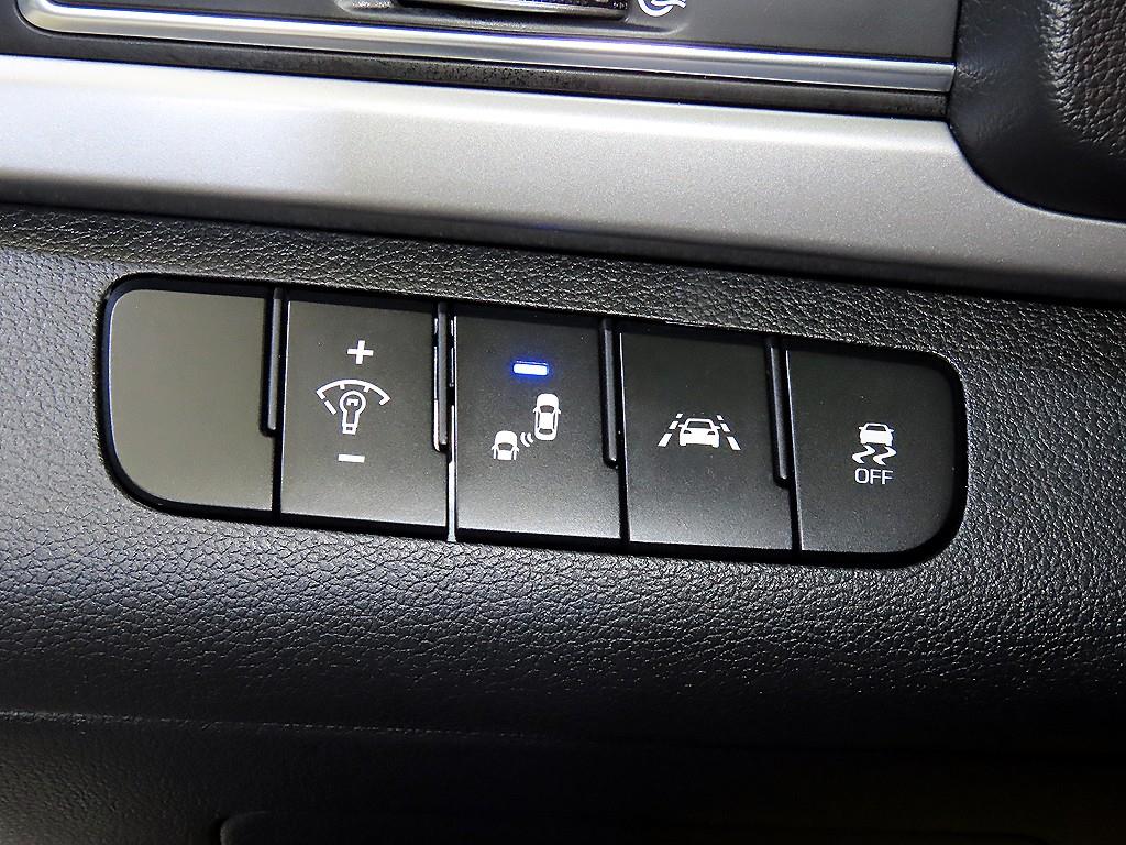 HYUNDAI Avante 2018 Blanco - Importación desde Corea - HF Imports Iquique - Foto 14