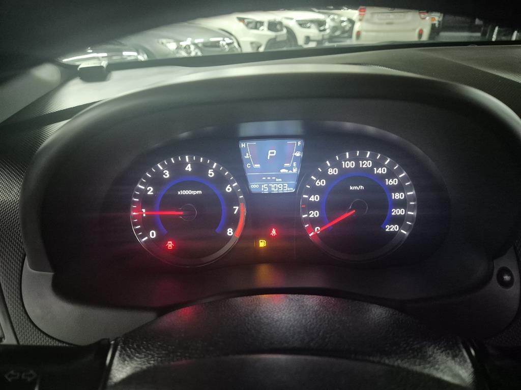 HYUNDAI Accent - Vista 9