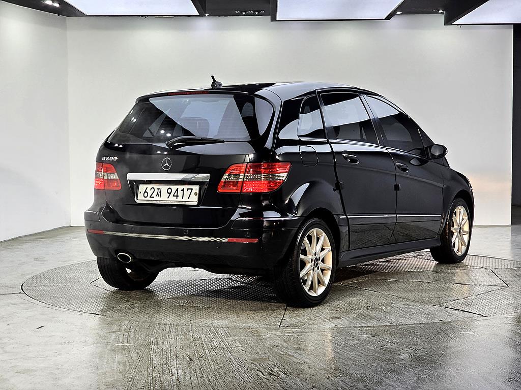 Mercedes Benz B Class (MY B) - Vista 4