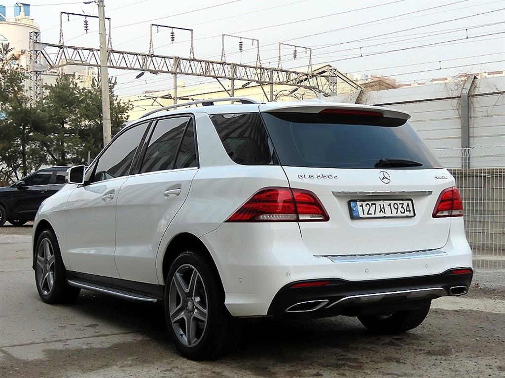 Mercedes Benz GLE Class - Vista 3