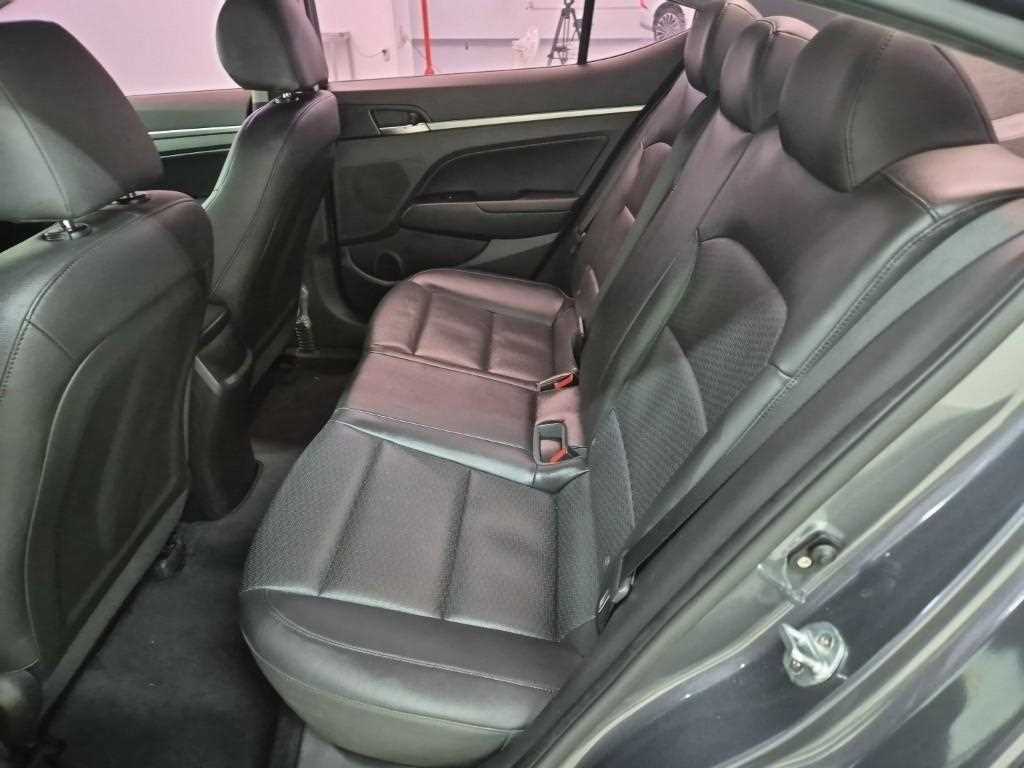 HYUNDAI Avante - Vista 12