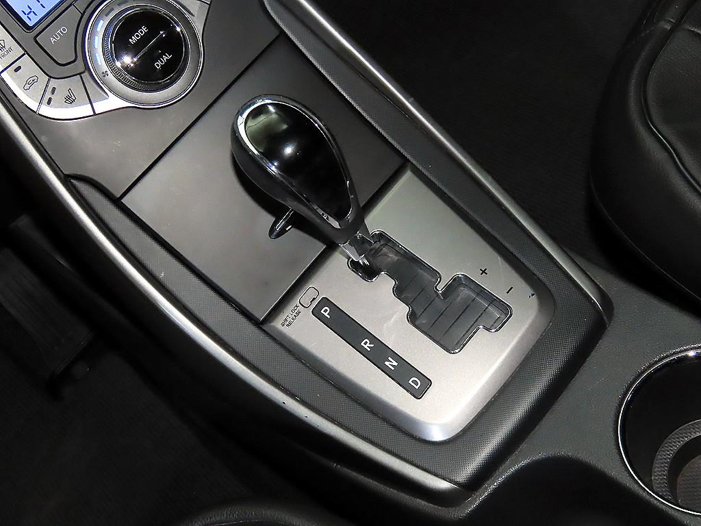 HYUNDAI Avante - Vista 12