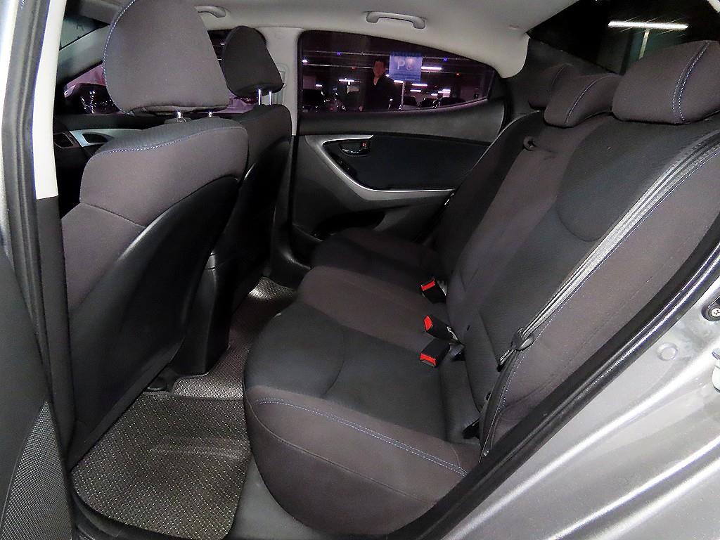 HYUNDAI Avante - Vista 7