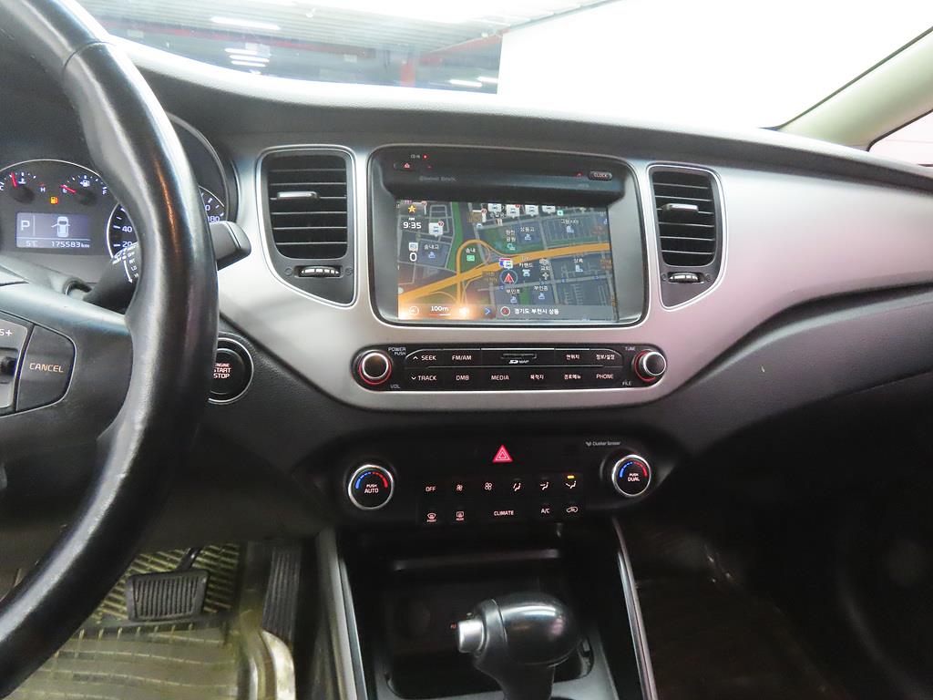 KIA Carens - Vista 10