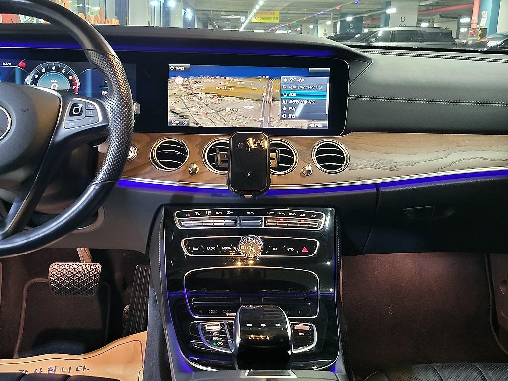 Mercedes Benz E class - Vista 11