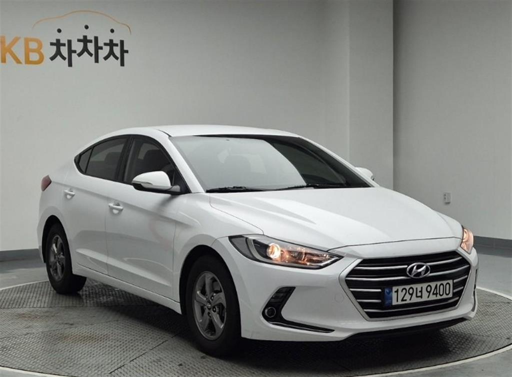 HYUNDAI Avante - Vista 2