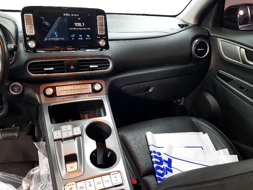 HYUNDAI Kona - Vista 10