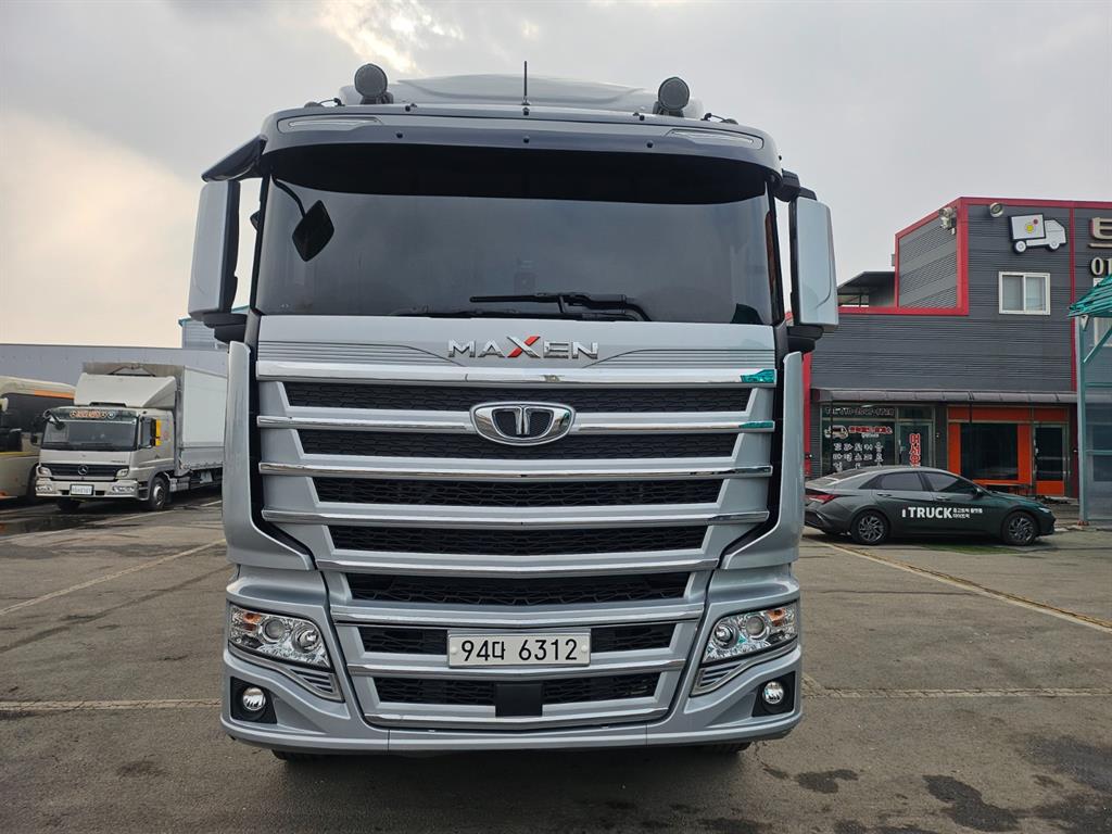 medium and large cargo truck - Vista 2