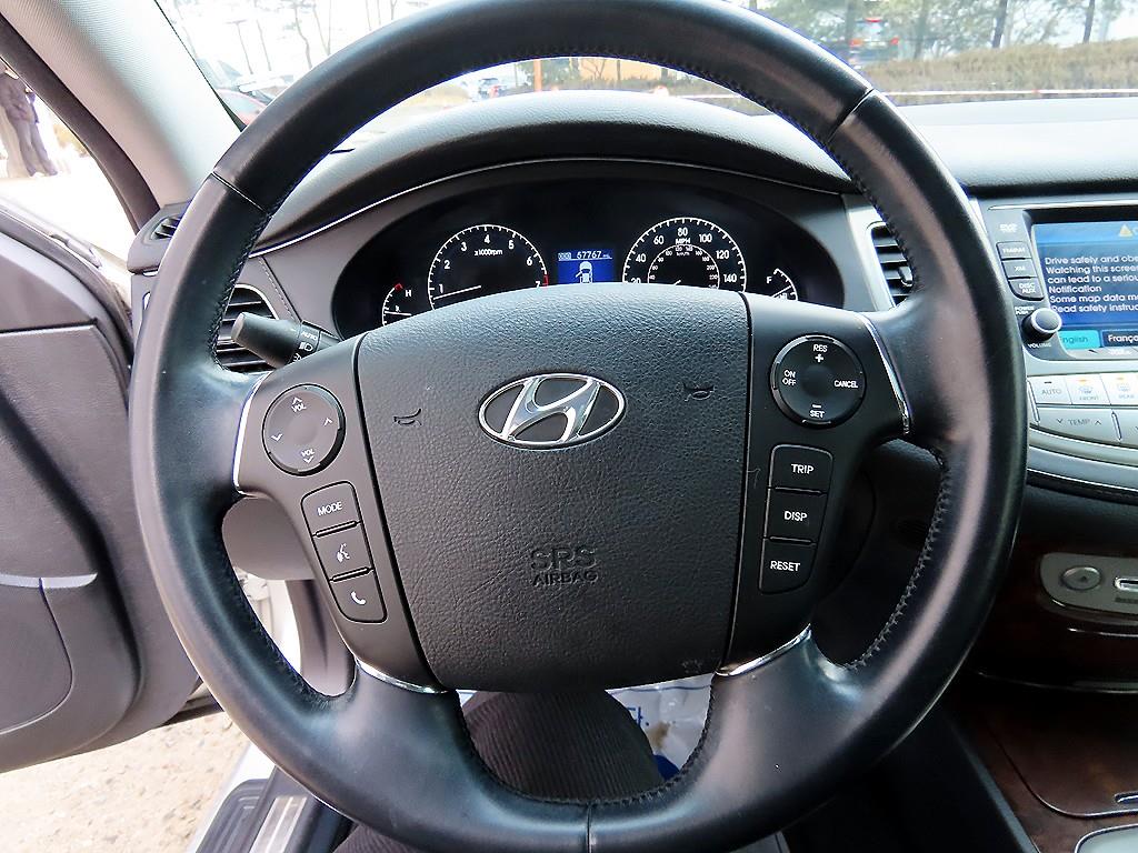 HYUNDAI Genesis - Vista 8