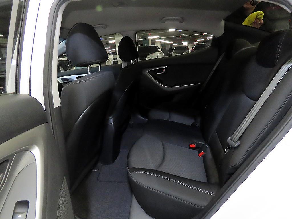 HYUNDAI Avante - Vista 7