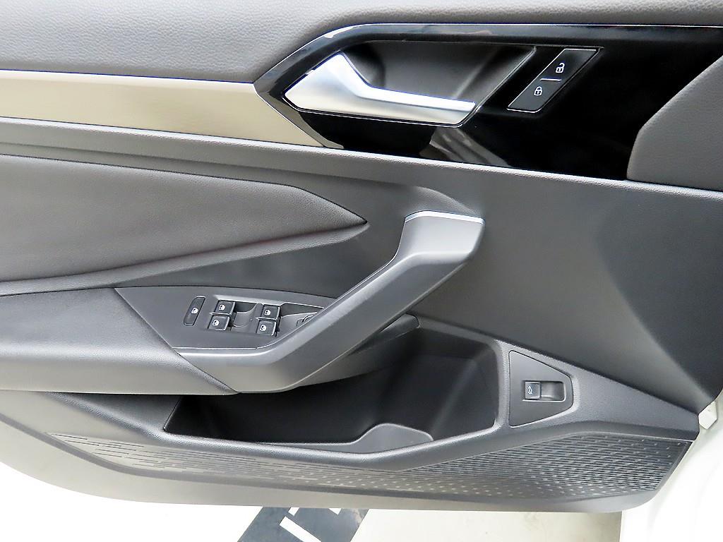 Volkswagen Jetta - Vista 11