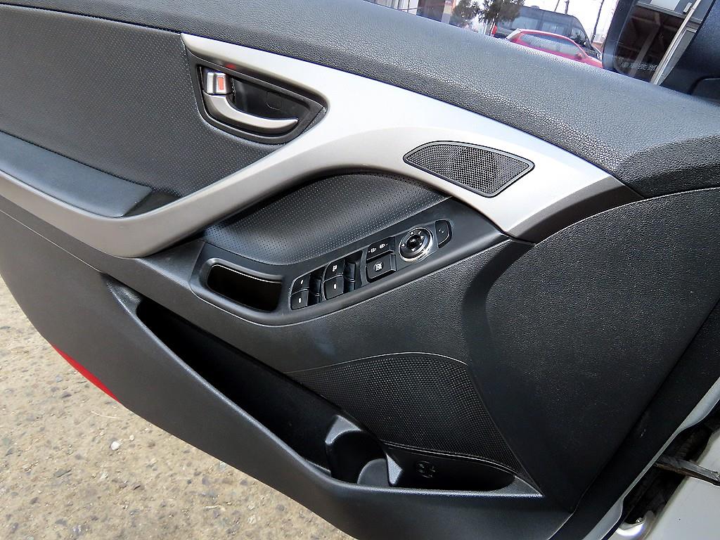 HYUNDAI Avante - Vista 11