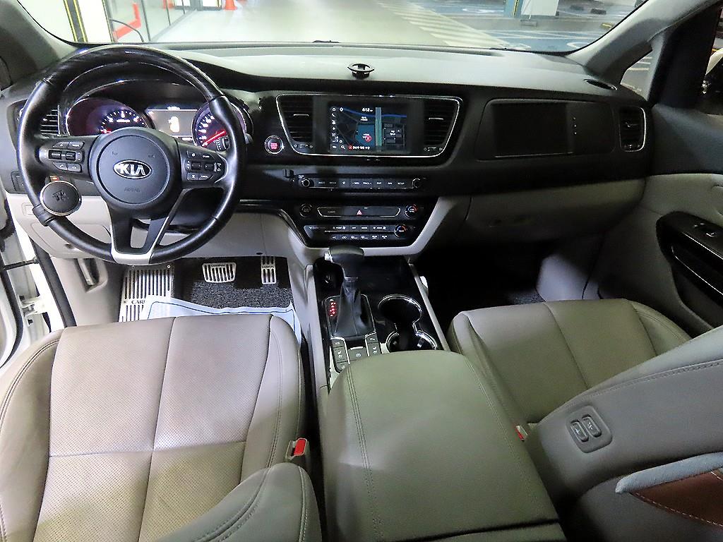 KIA Carnival - Vista 10