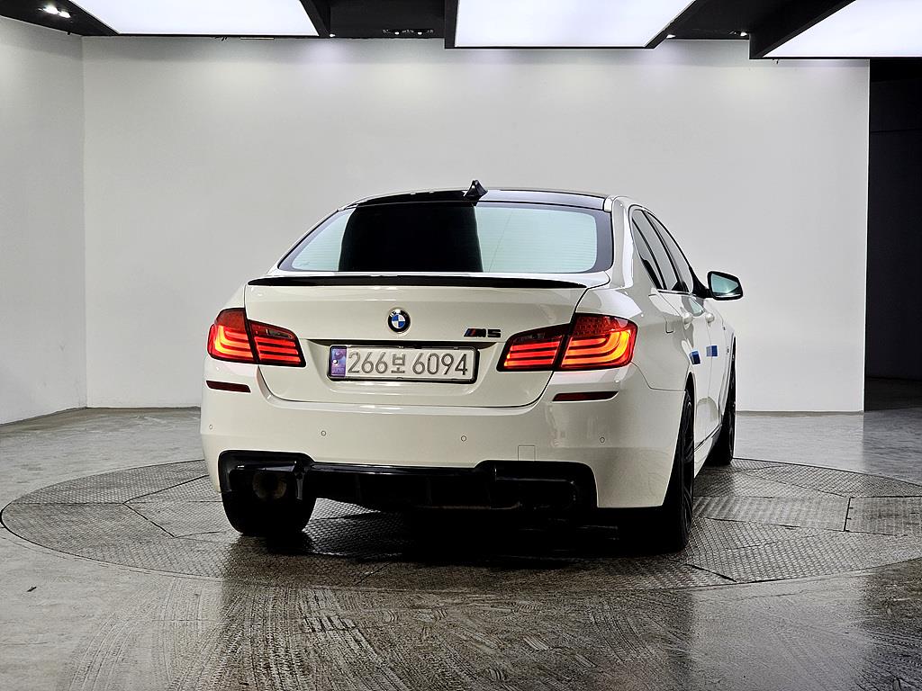 BMW 5 Series - Vista 3