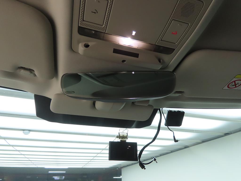 Land Rover Defender - Vista 12