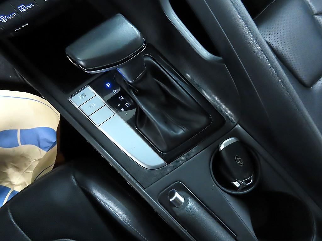 HYUNDAI Avante - Vista 10