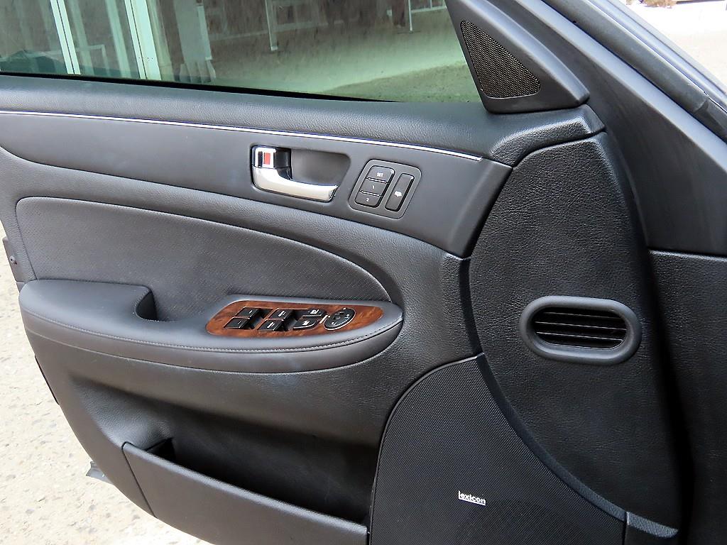 HYUNDAI Genesis - Vista 11