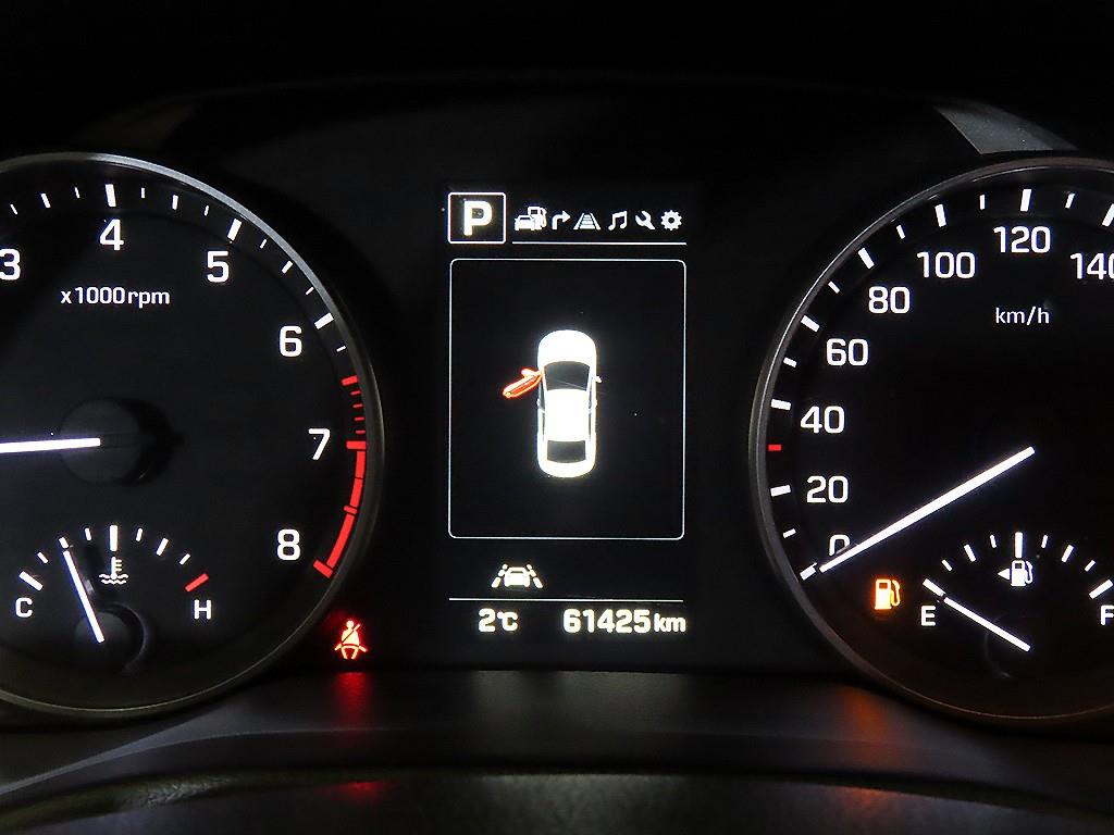 HYUNDAI Avante - Vista 9