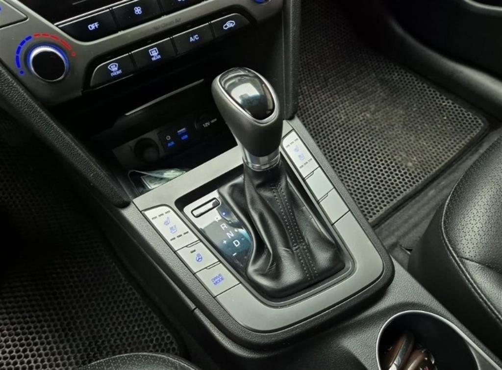 HYUNDAI Avante - Vista 8