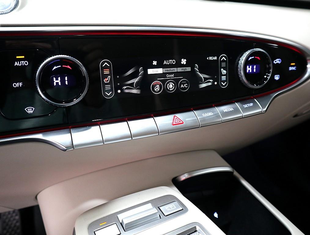 Genesis GV70 - Vista 11