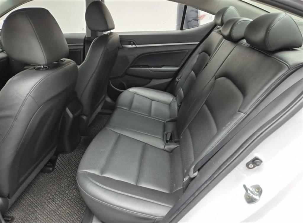 HYUNDAI Avante - Vista 12