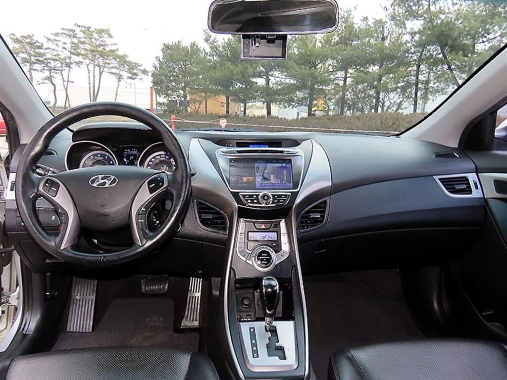 HYUNDAI Avante - Vista 7
