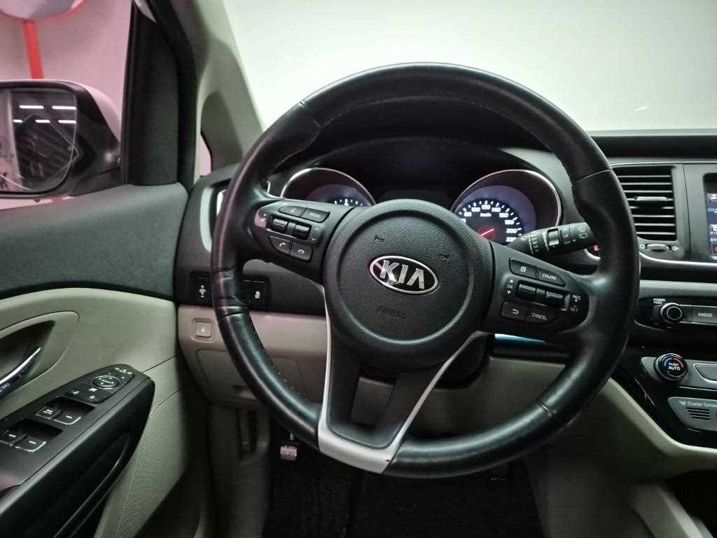 KIA Carnival - Vista 9