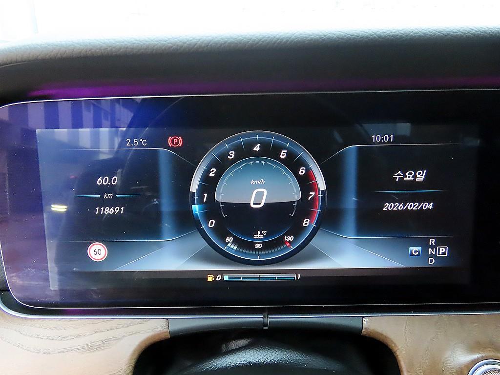 Mercedes Benz E class - Vista 9