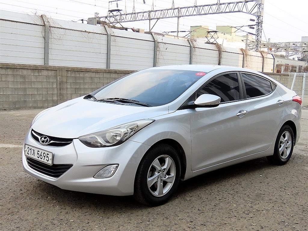 HYUNDAI Avante - Vista 2
