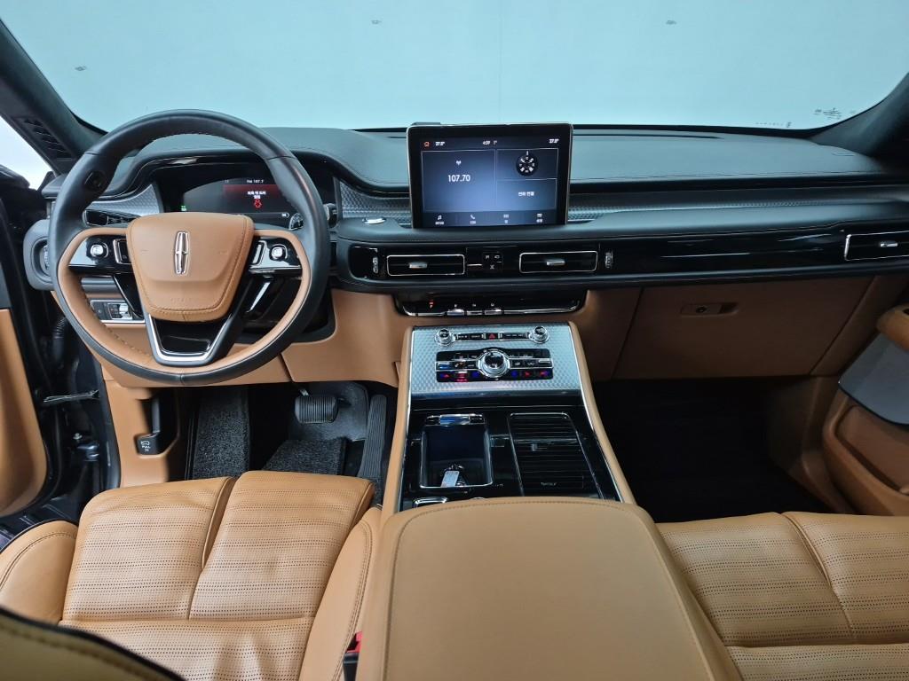 Lincoln Aviator - Vista 5