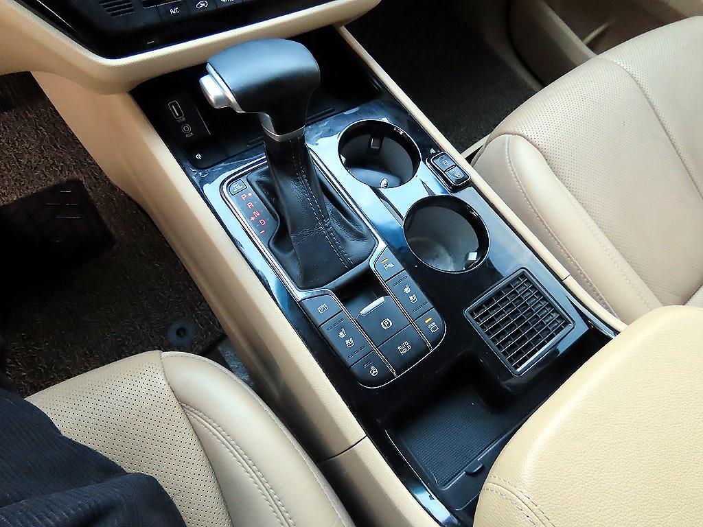 KIA Carnival - Vista 10