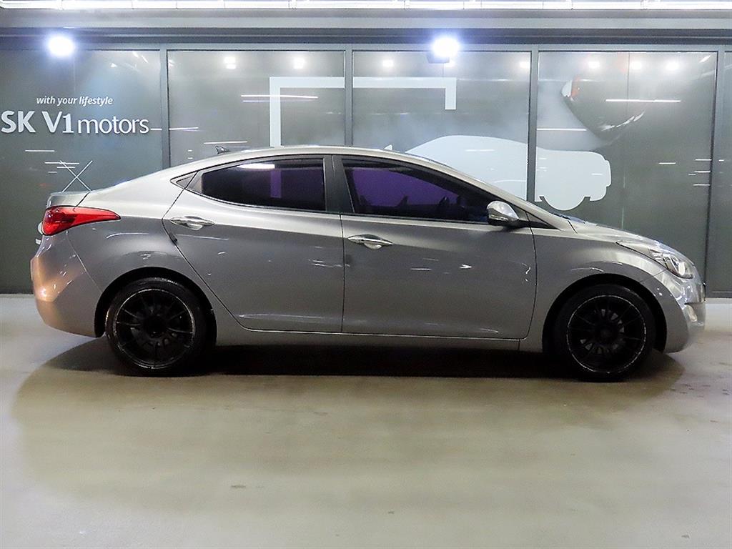 HYUNDAI Avante - Vista 3