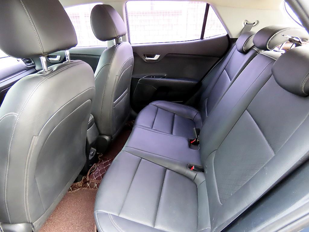 KIA Stonic - Vista 6