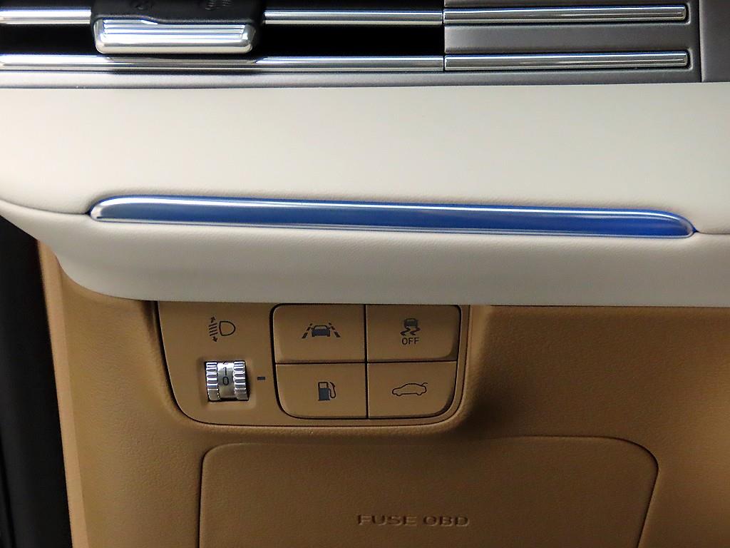 HYUNDAI Grandeur - Vista 12