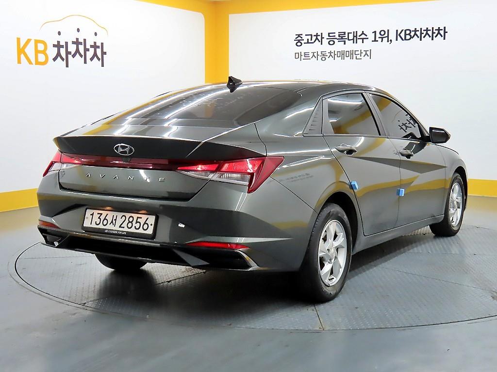 HYUNDAI Avante - Vista 4