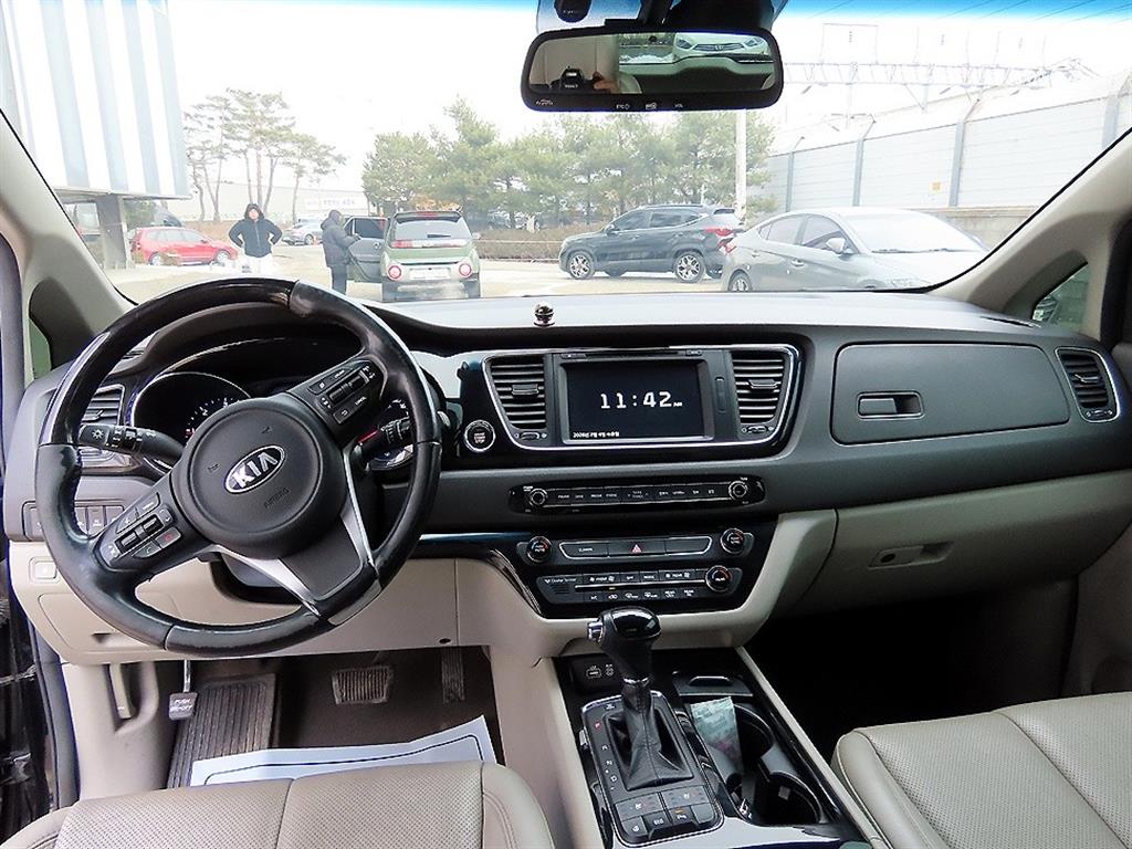 KIA Carnival - Vista 7