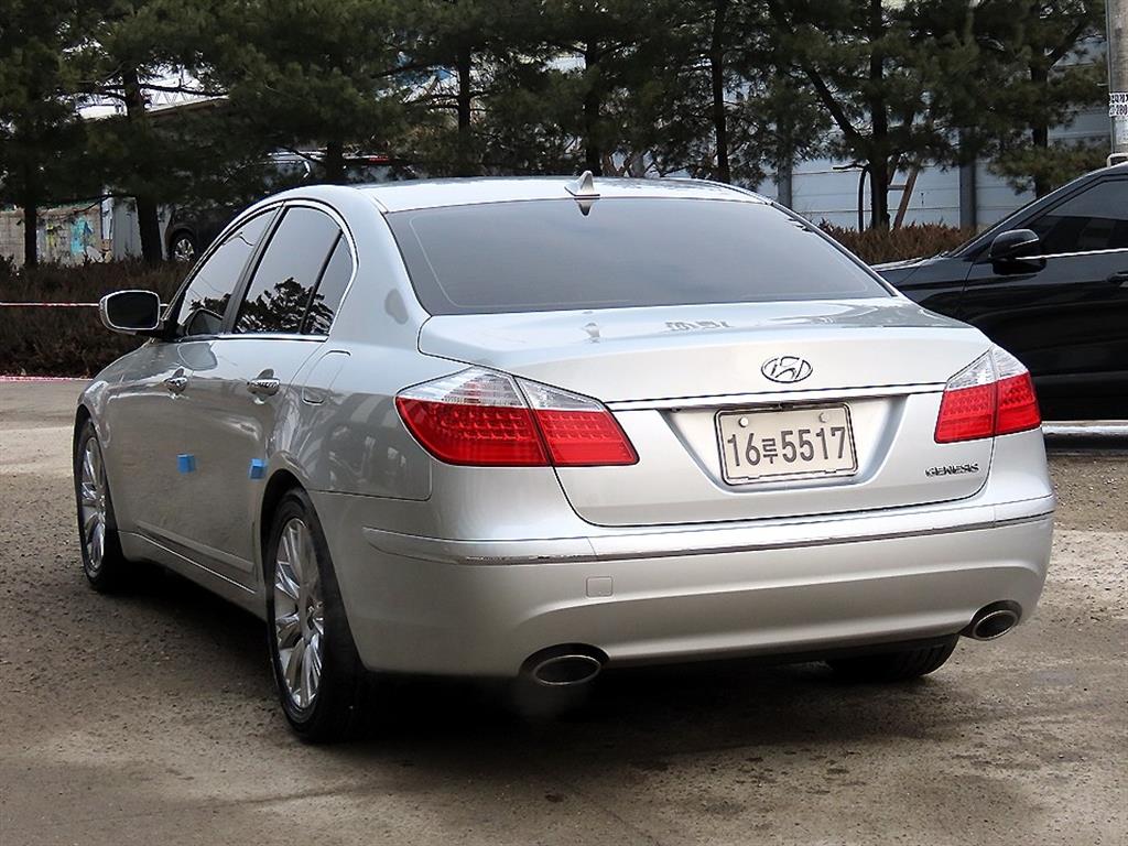 HYUNDAI Genesis - Vista 3