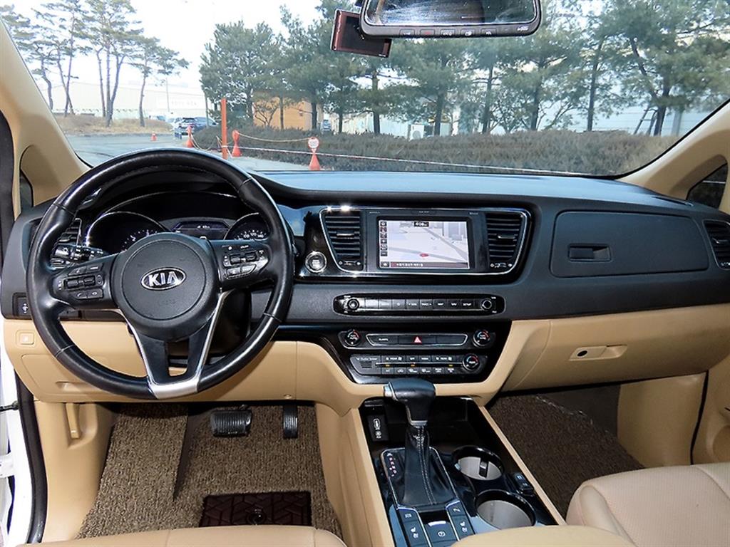KIA Carnival - Vista 7