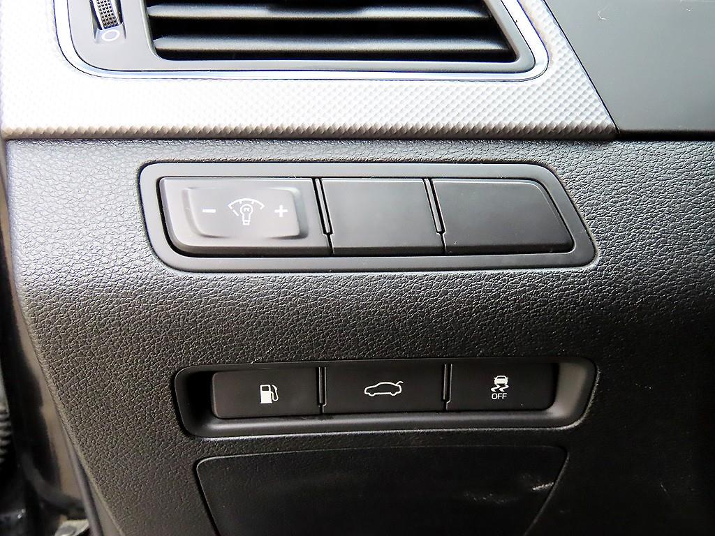 HYUNDAI Sonata - Vista 12