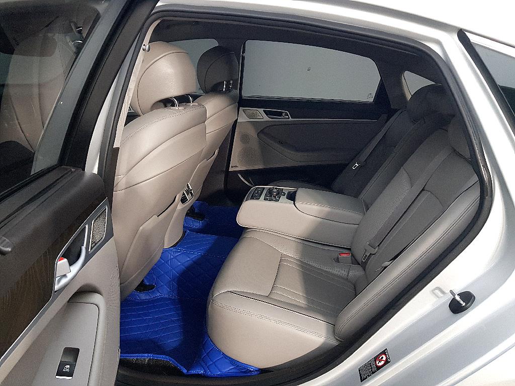 Genesis G80 - Vista 9