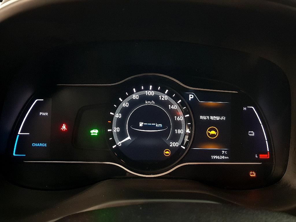 HYUNDAI Kona - Vista 7