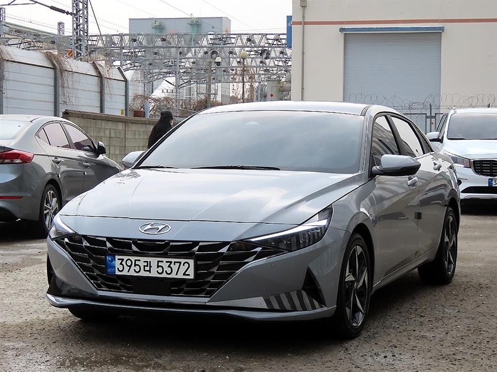 HYUNDAI Avante - Vista 2