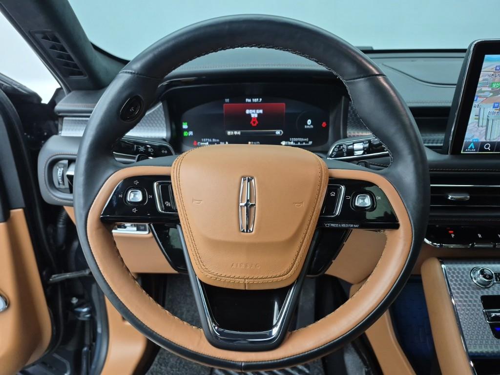 Lincoln Aviator - Vista 9