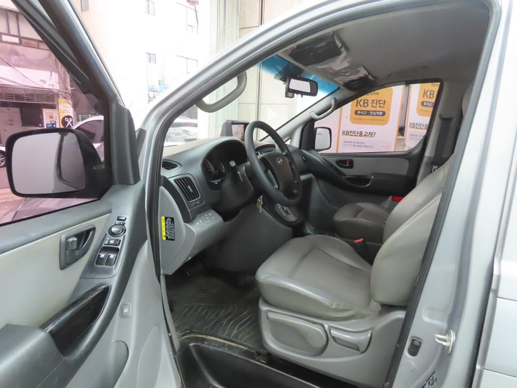 HYUNDAI Starex - Vista 5