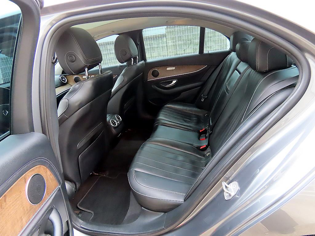 Mercedes Benz E class - Vista 6