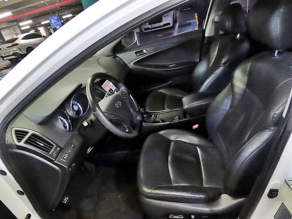 HYUNDAI Sonata - Vista 6