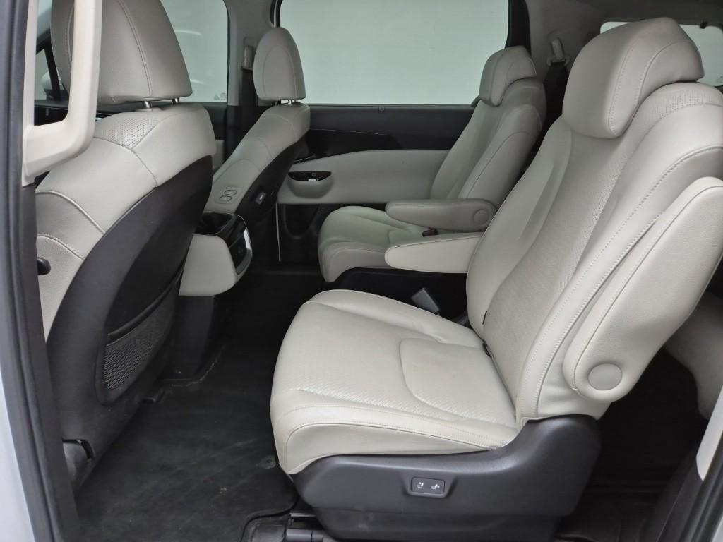 KIA Carnival - Vista 12