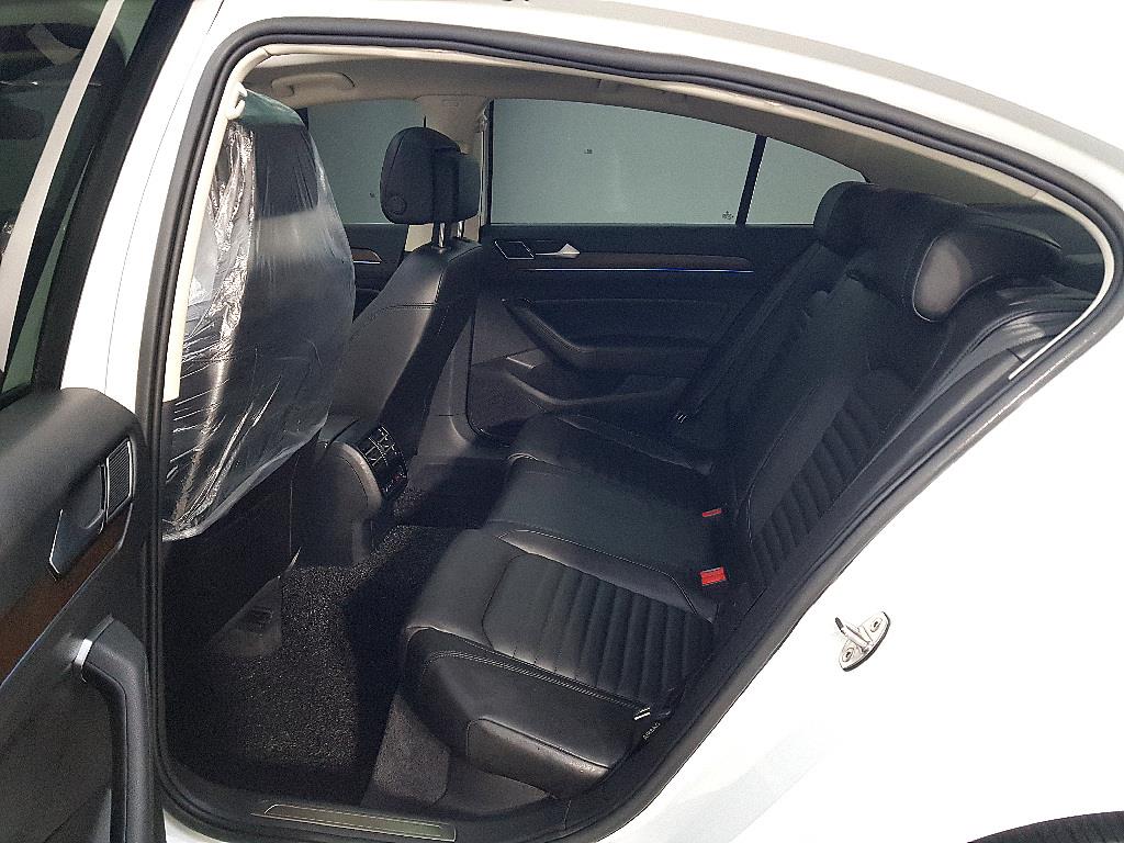 Volkswagen Passat - Vista 9