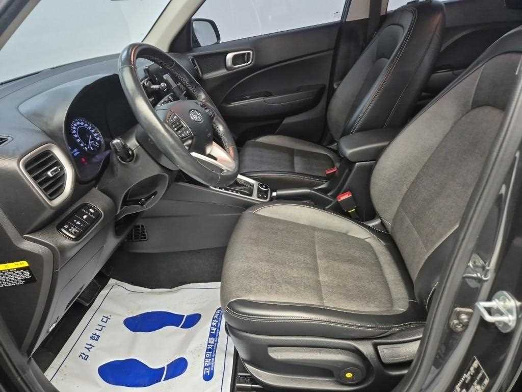 HYUNDAI Venue - Vista 11