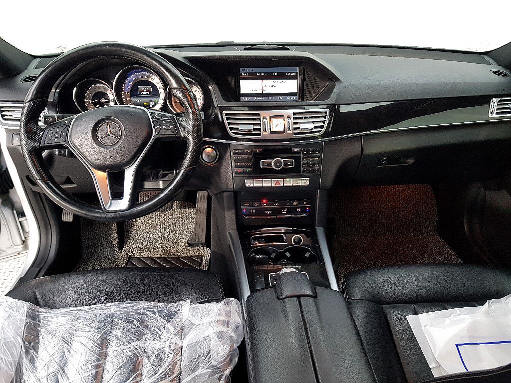 Mercedes Benz E class - Vista 5